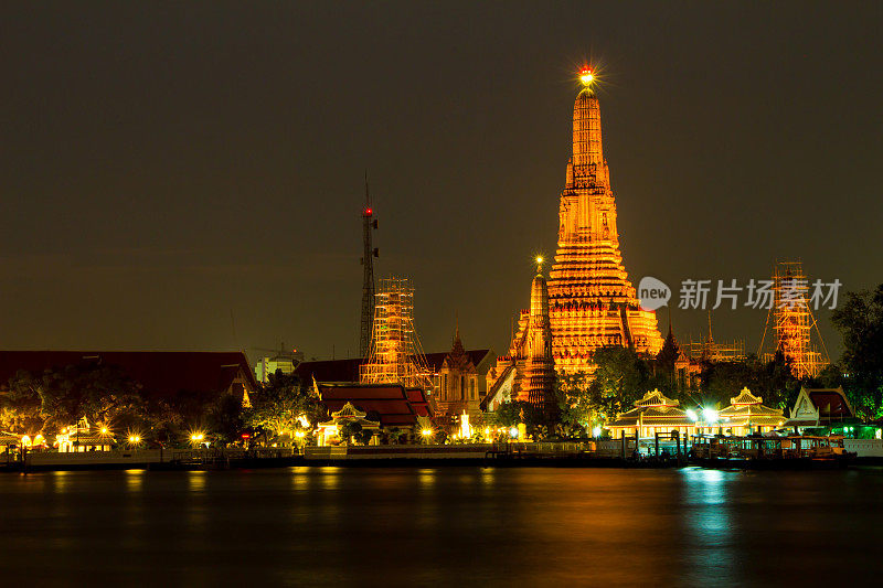 Wat Arun Temple River front in bangkok泰国曼谷